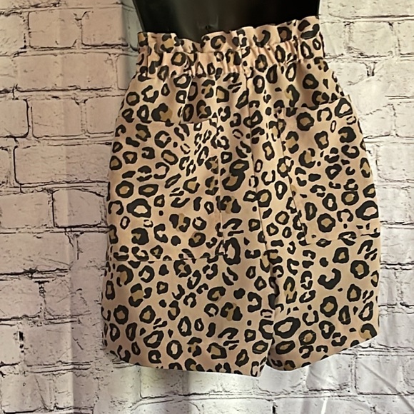 Sanctuary Rayon shorts. Cheetah print. Size Med. - Picture 4 of 5